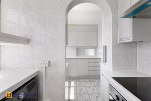 Kitchen- click for photo gallery